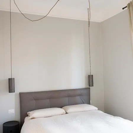 Cozy Renovated Comfort In Isola דירה