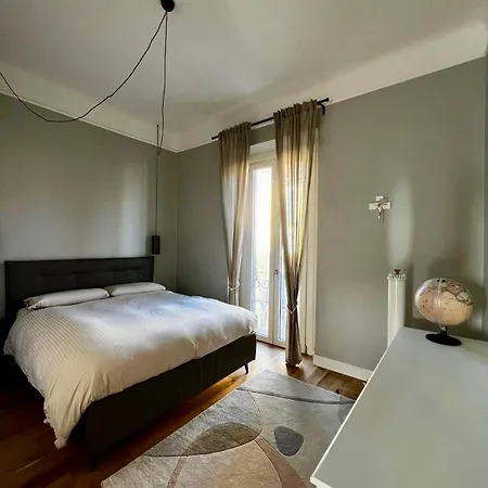 Cozy Renovated Comfort In Isola דירה *