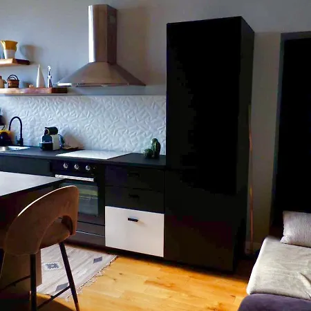 Апартаменты Cozy Renovated Comfort In Isola