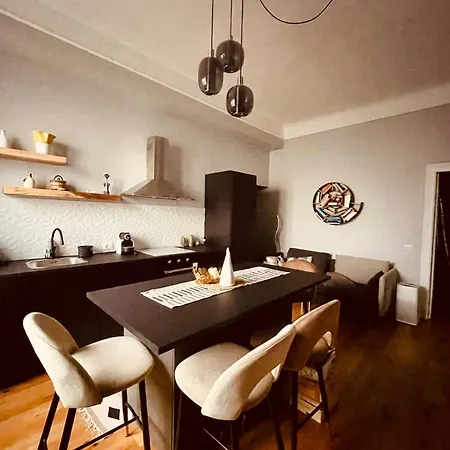Cozy Renovated Comfort In Isola Апартаменты Милан