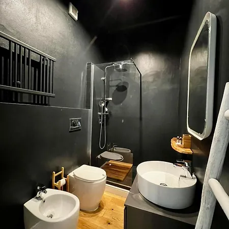 Апартаменты Cozy Renovated Comfort In Isola Милан