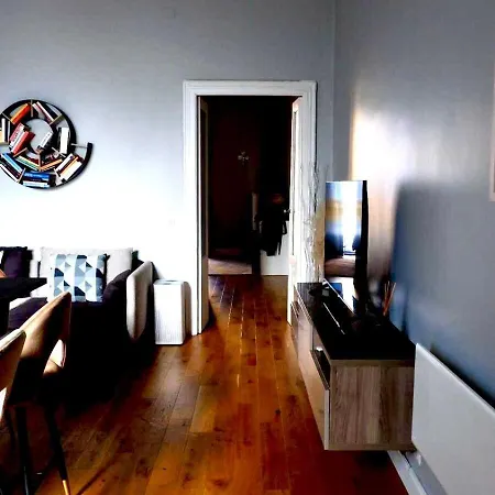 Cozy Renovated Comfort In Isola Апартаменты *